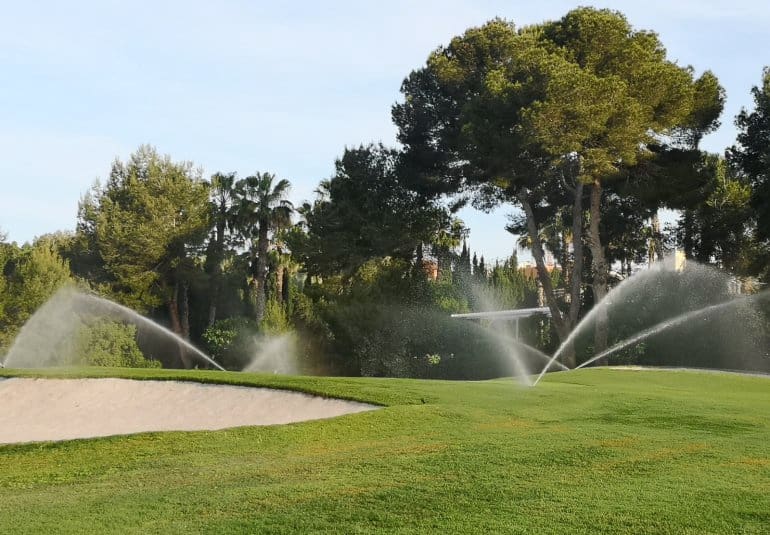 Casa de 4 habitaciones en Villamartin en venta con piscina - 295.000 € (Ref: 9737843)