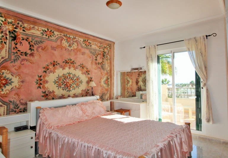 Casa de 3 habitaciones en Villamartin en venta con piscina - 249.990 € (Ref: 9737846)