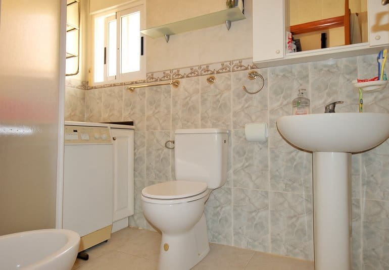 Casa de 3 habitaciones en Villamartin en venta con piscina - 249.990 € (Ref: 9737846)