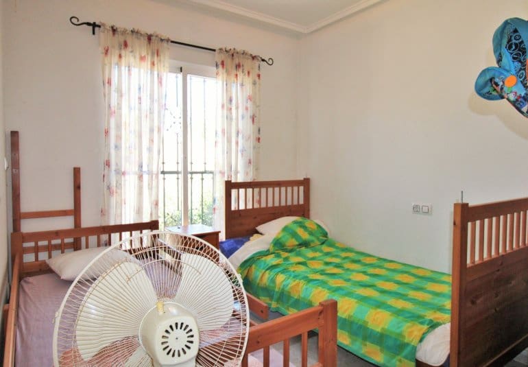 Casa de 3 habitaciones en Villamartin en venta con piscina - 249.990 € (Ref: 9737846)