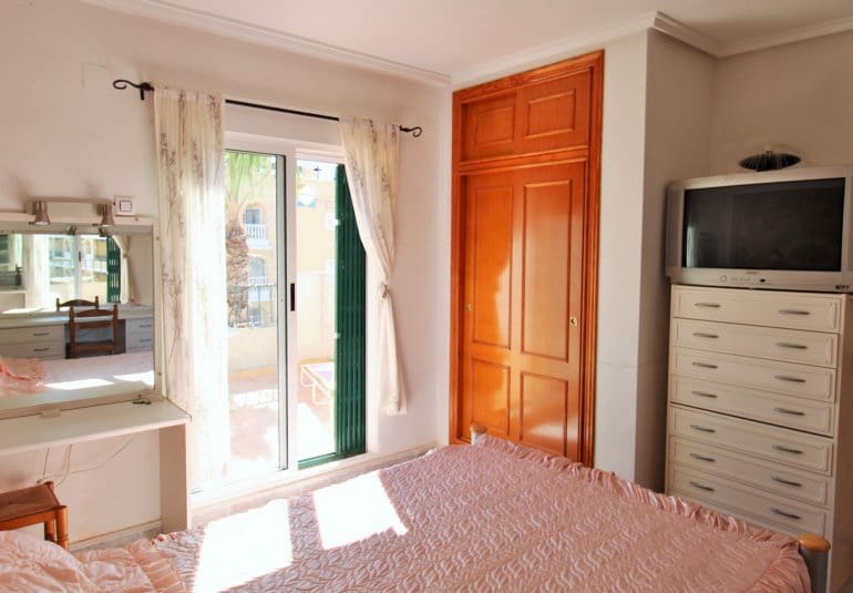 Casa de 3 habitaciones en Villamartin en venta con piscina - 249.990 € (Ref: 9737846)