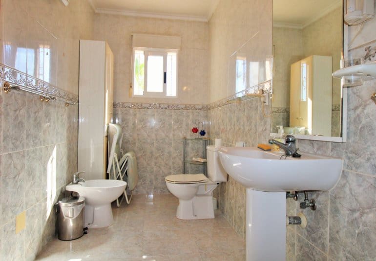 Casa de 3 habitaciones en Villamartin en venta con piscina - 249.990 € (Ref: 9737846)