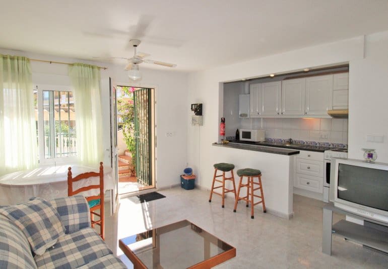 Casa de 3 habitaciones en Villamartin en venta con piscina - 249.990 € (Ref: 9737846)