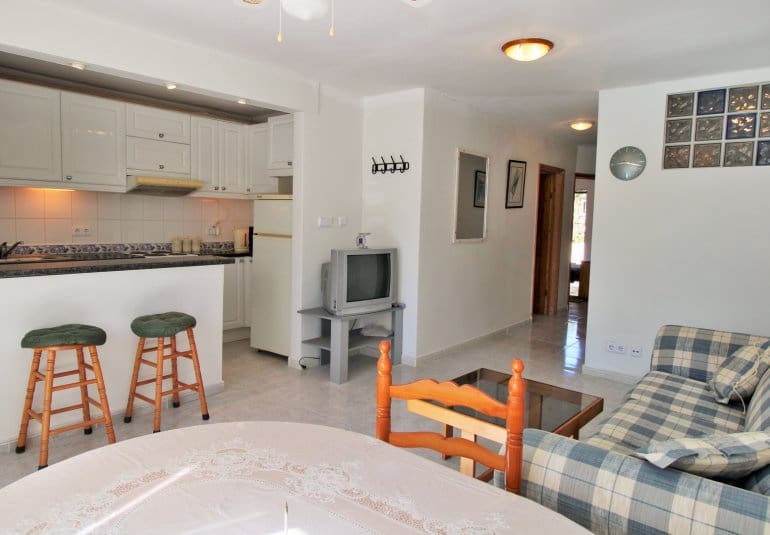 Casa de 3 habitaciones en Villamartin en venta con piscina - 249.990 € (Ref: 9737846)