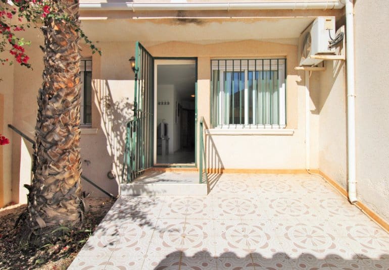 3 bedroom Townhouse for sale in Villamartin with pool - € 249,990 (Ref: 9737846)
