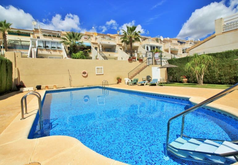 3 bedroom Townhouse for sale in Villamartin with pool - € 249,990 (Ref: 9737846)