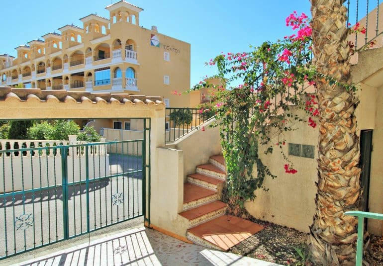 3 bedroom Townhouse for sale in Villamartin with pool - € 249,990 (Ref: 9737846)