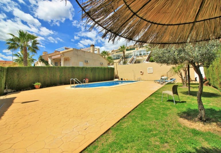 3 bedroom Townhouse for sale in Villamartin with pool - € 249,990 (Ref: 9737846)