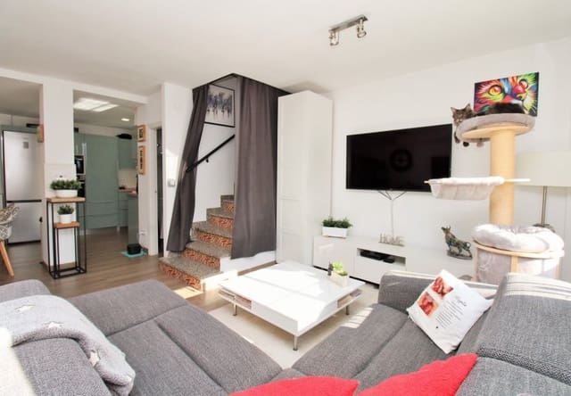 Casa de 2 habitaciones en Villamartin, Orihuela en venta con piscina - 289.900 € (Ref: 9737847)