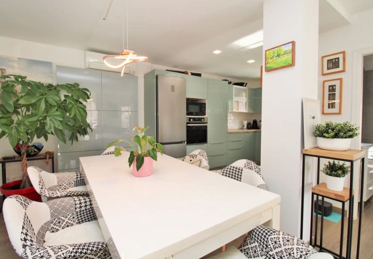 Casa de 2 habitaciones en Villamartin en venta con piscina - 289.900 € (Ref: 9737847)