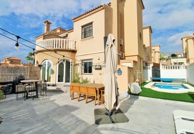 Casa de 2 habitaciones en Villamartin, Orihuela en venta con piscina - 289.900 € (Ref: 9737847)