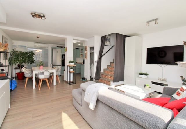 Casa de 2 habitaciones en Villamartin, Orihuela en venta con piscina - 289.900 € (Ref: 9737847)