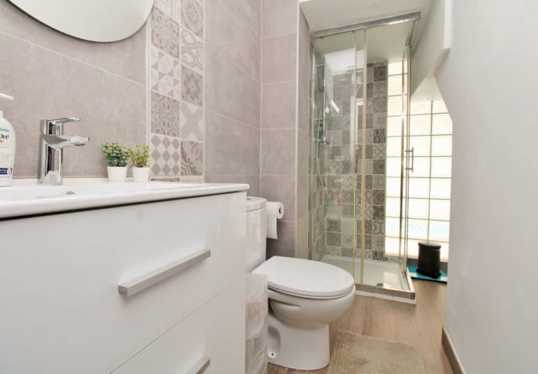 Casa de 2 habitaciones en Villamartin en venta con piscina - 289.900 € (Ref: 9737847)