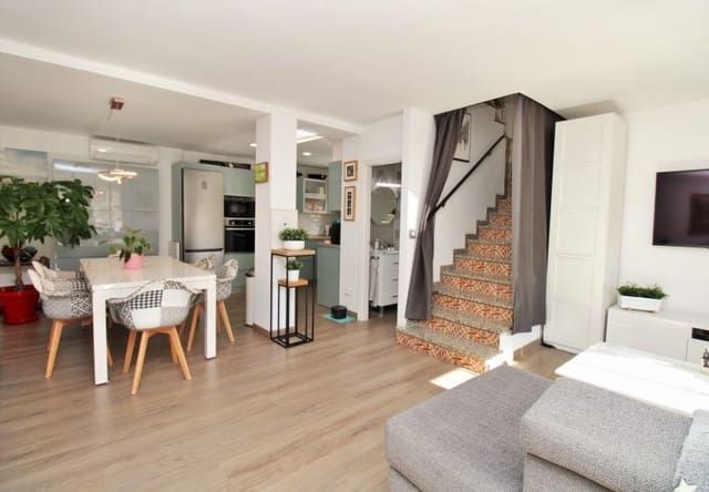 Casa de 2 habitaciones en Villamartin, Orihuela en venta con piscina - 289.900 € (Ref: 9737847)