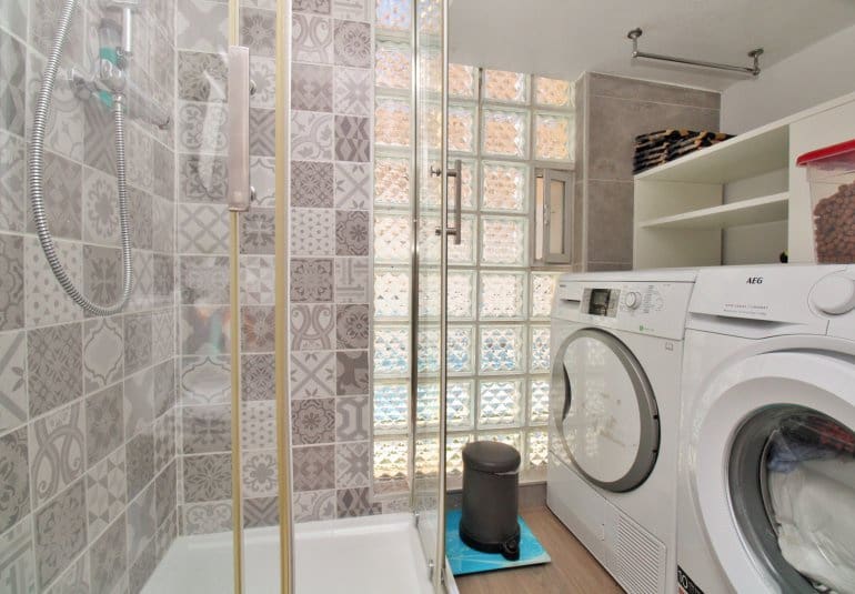 Casa de 2 habitaciones en Villamartin en venta con piscina - 289.900 € (Ref: 9737847)