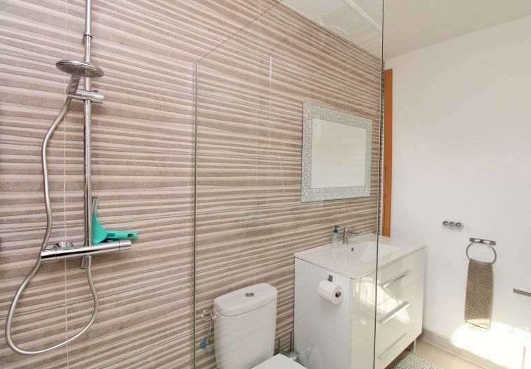 Casa de 2 habitaciones en Villamartin en venta con piscina - 289.900 € (Ref: 9737847)