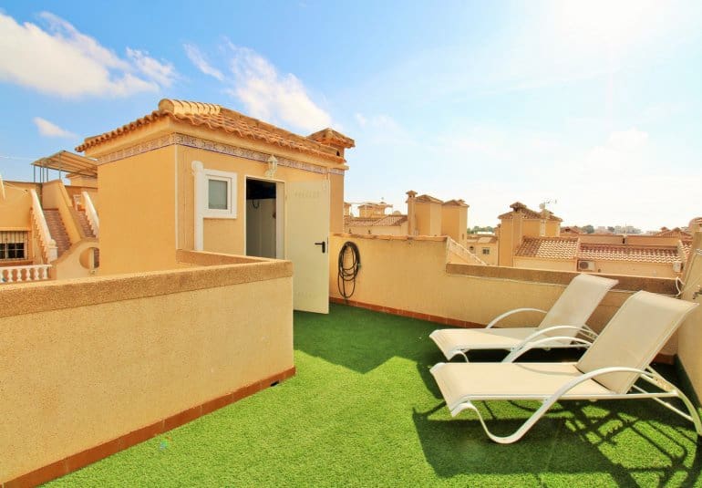 Casa de 2 habitaciones en Villamartin en venta con piscina - 289.900 € (Ref: 9737847)