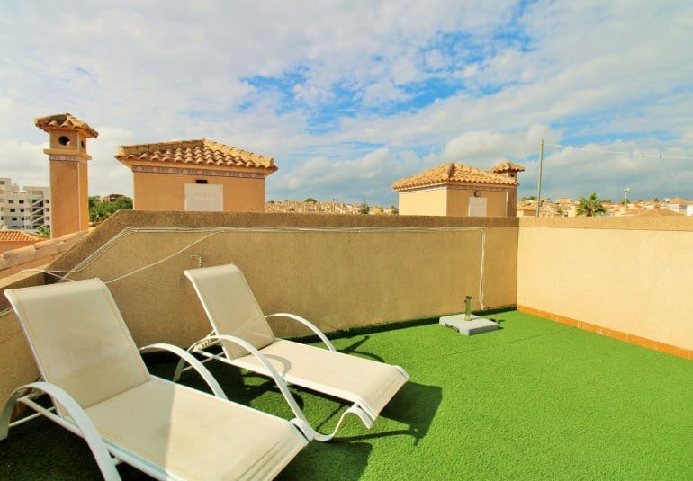 Casa de 2 habitaciones en Villamartin en venta con piscina - 289.900 € (Ref: 9737847)