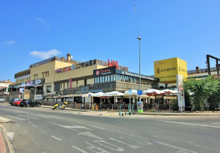 Casa de 2 habitaciones en Villamartin en venta con piscina - 289.900 € (Ref: 9737847)