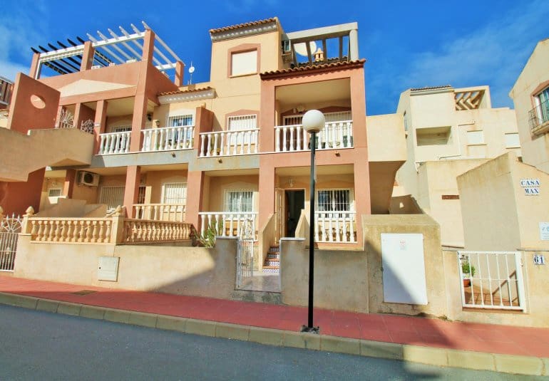 Apartamento de 2 habitaciones en Villamartin en venta con piscina - 144.000 € (Ref: 9737848)