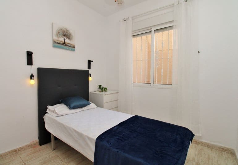 Apartamento de 2 habitaciones en Villamartin en venta con piscina - 144.000 € (Ref: 9737848)