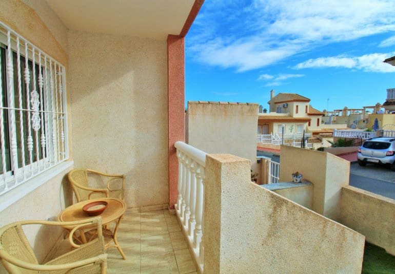 Apartamento de 2 habitaciones en Villamartin en venta con piscina - 144.000 € (Ref: 9737848)