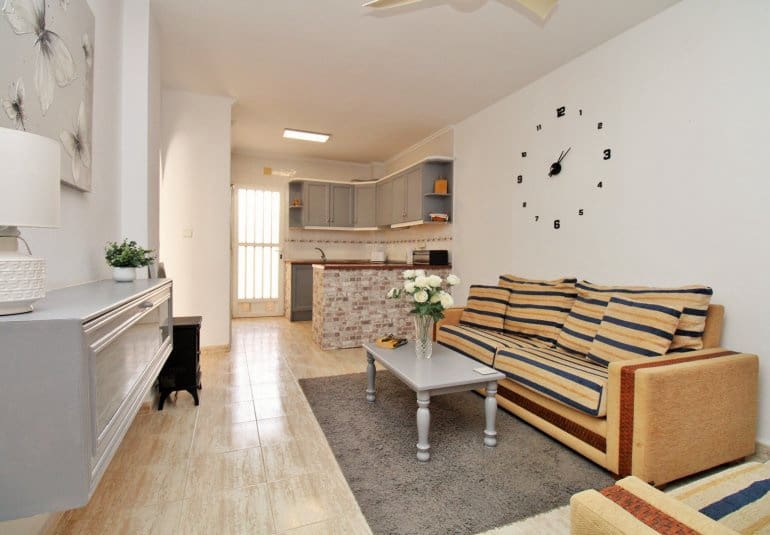 Apartamento de 2 habitaciones en Villamartin en venta con piscina - 144.000 € (Ref: 9737848)