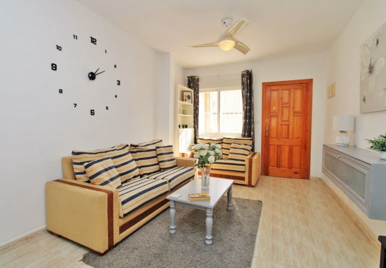 Apartamento de 2 habitaciones en Villamartin en venta con piscina - 144.000 € (Ref: 9737848)