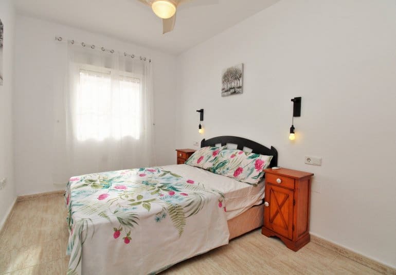 Apartamento de 2 habitaciones en Villamartin en venta con piscina - 144.000 € (Ref: 9737848)