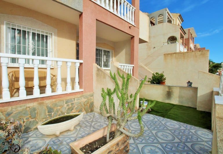 Apartamento de 2 habitaciones en Villamartin en venta con piscina - 144.000 € (Ref: 9737848)