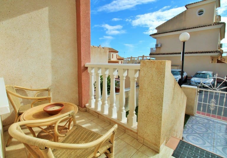 Apartamento de 2 habitaciones en Villamartin en venta con piscina - 144.000 € (Ref: 9737848)