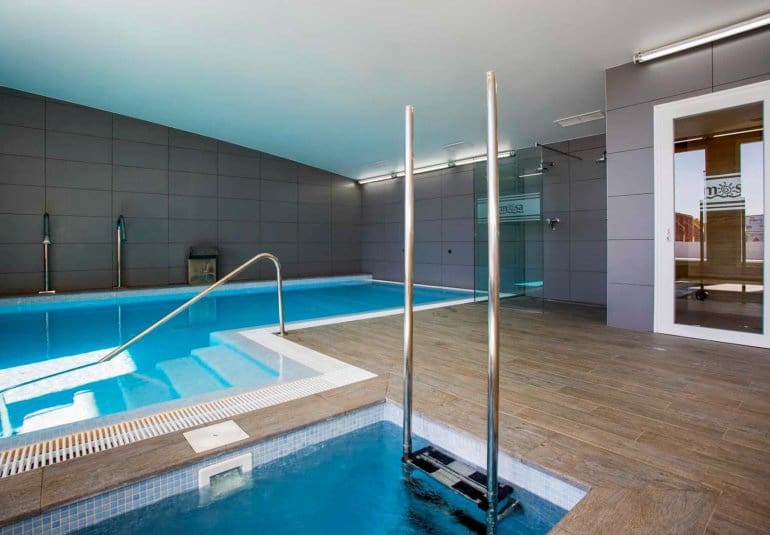 Apartamento de 2 habitaciones en Villamartin en venta con piscina - 289.900 € (Ref: 9737849)