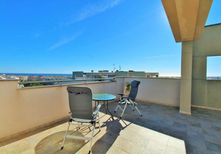 Apartamento de 2 habitaciones en Villamartin en venta con piscina - 289.900 € (Ref: 9737849)