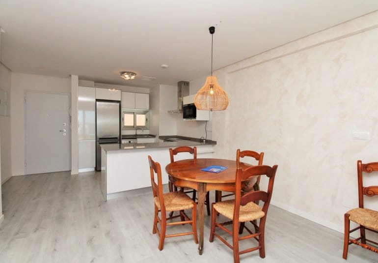 Apartamento de 2 habitaciones en Villamartin en venta con piscina - 289.900 € (Ref: 9737849)