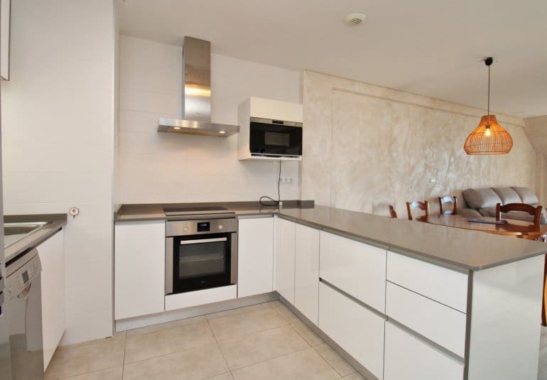 Apartamento de 2 habitaciones en Villamartin en venta con piscina - 289.900 € (Ref: 9737849)