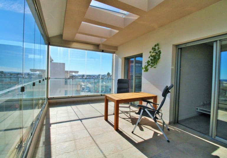 Apartamento de 2 habitaciones en Villamartin en venta con piscina - 289.900 € (Ref: 9737849)