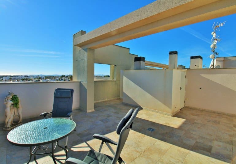 Apartamento de 2 habitaciones en Villamartin en venta con piscina - 289.900 € (Ref: 9737849)