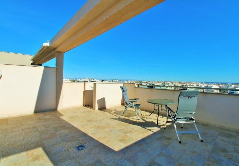 Apartamento de 2 habitaciones en Villamartin en venta con piscina - 289.900 € (Ref: 9737849)