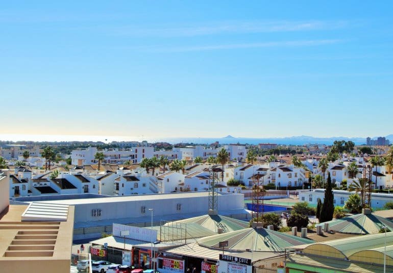 Apartamento de 2 habitaciones en Villamartin en venta con piscina - 289.900 € (Ref: 9737849)