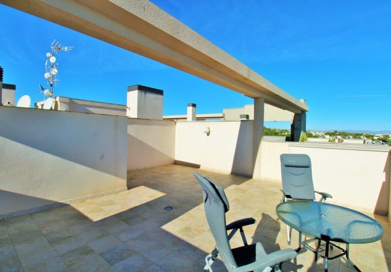 Apartamento de 2 habitaciones en Villamartin en venta con piscina - 289.900 € (Ref: 9737849)