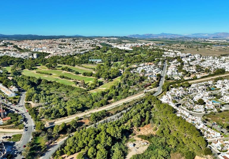 Apartamento de 2 habitaciones en Villamartin en venta con piscina - 289.900 € (Ref: 9737849)