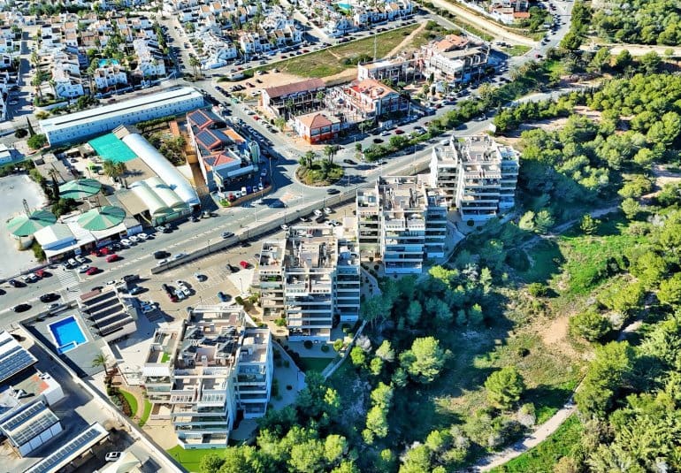 Apartamento de 2 habitaciones en Villamartin en venta con piscina - 289.900 € (Ref: 9737849)