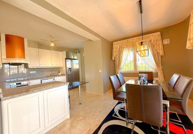 Chalet de 3 habitaciones en Los Dolses, Orihuela en venta con piscina - 590.000 € (Ref: 9737851)