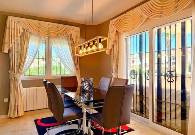 Chalet de 3 habitaciones en Los Dolses, Orihuela en venta con piscina - 590.000 € (Ref: 9737851)