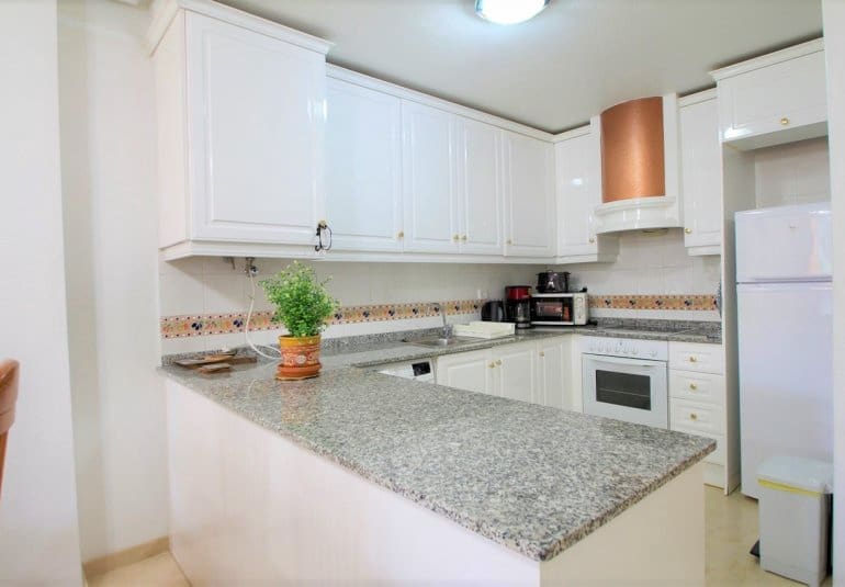 Apartamento de 2 habitaciones en Villamartin en venta con piscina - 199.000 € (Ref: 9737853)