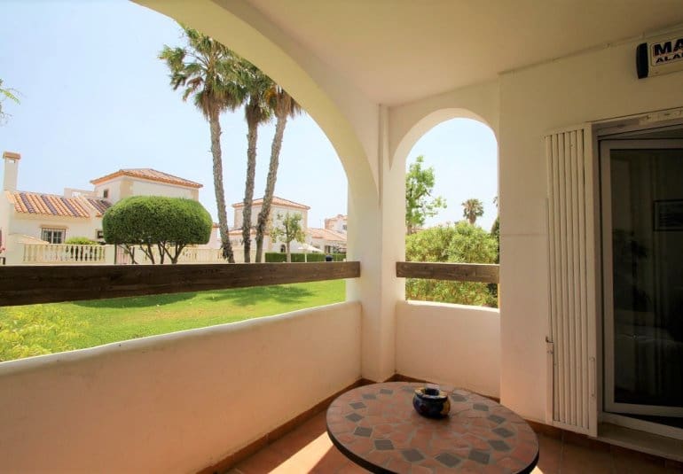 Apartamento de 2 habitaciones en Villamartin en venta con piscina - 199.000 € (Ref: 9737853)