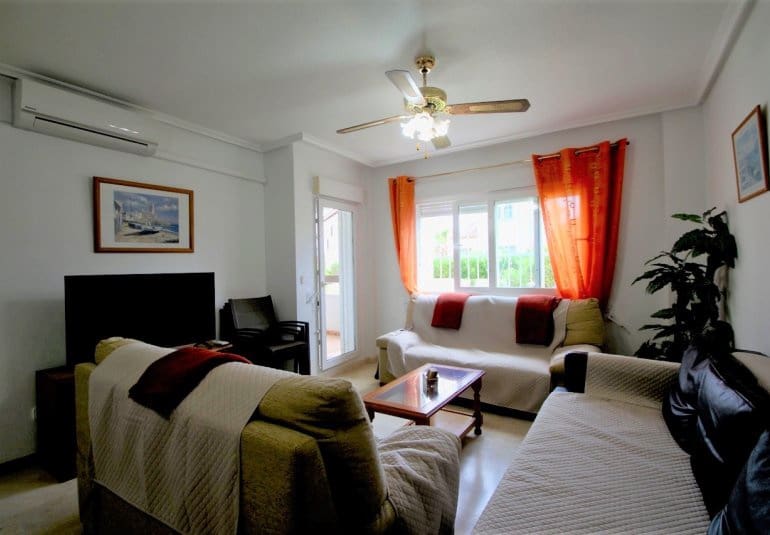 Apartamento de 2 habitaciones en Villamartin en venta con piscina - 199.000 € (Ref: 9737853)