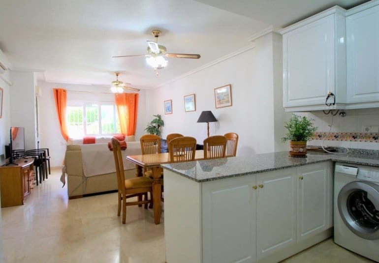 Apartamento de 2 habitaciones en Villamartin en venta con piscina - 199.000 € (Ref: 9737853)