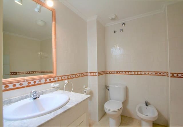 Apartamento de 2 habitaciones en Villamartin, Orihuela en venta con piscina - 199.000 € (Ref: 9737853)