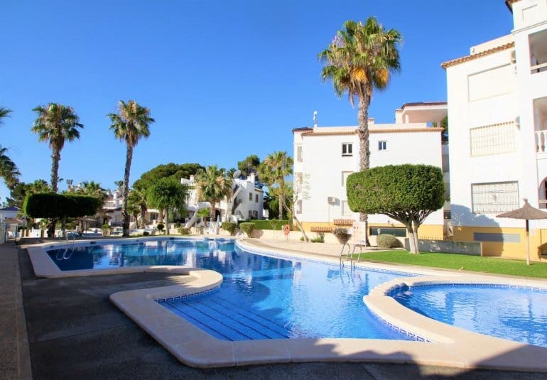 Apartamento de 2 habitaciones en Villamartin en venta con piscina - 199.000 € (Ref: 9737853)